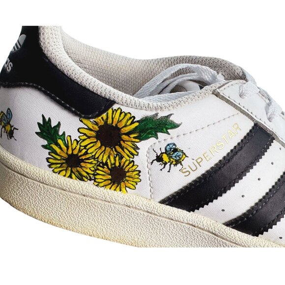 ADIDAS Customized Superstar Low-Top Sneaker Sunflower & Honey Bee Womens SZ 6.5 - Picture 3 of 12